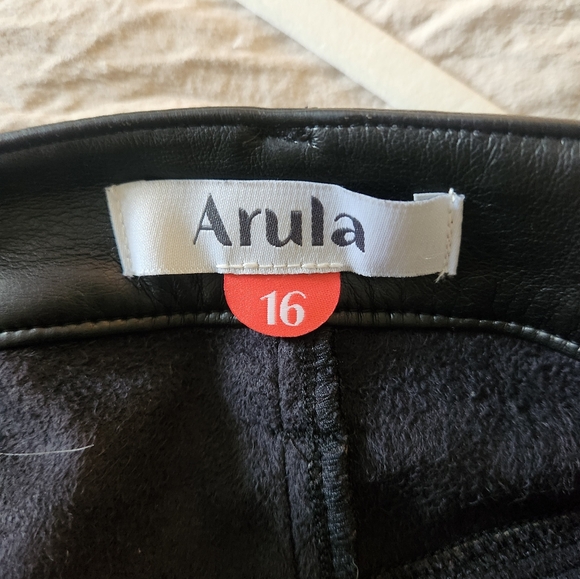 👻5/$25 ARULA Black Faux Leather Pants - Picture 4 of 7